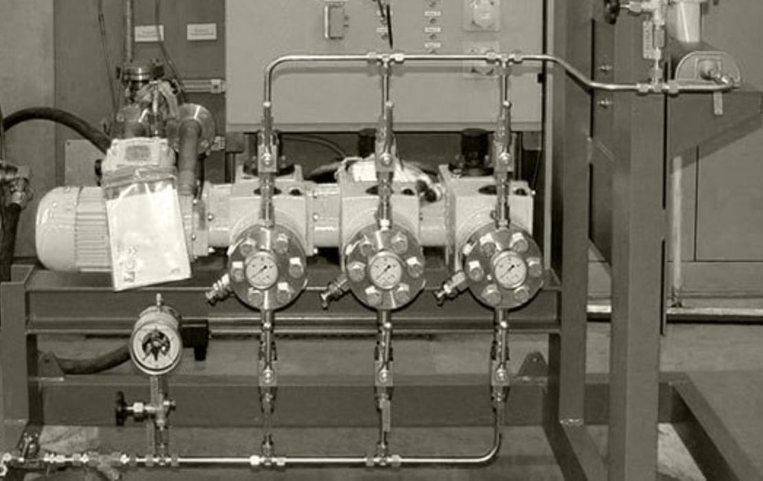 Metering of liquid butane (blowing agent)