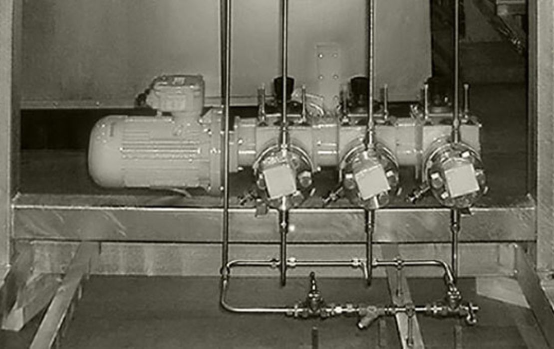 Metering of chlorofluorocarbon (CFC) (blowing agent)